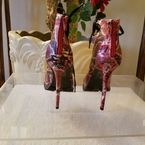 SHOE DAZZLE GLADIATOR SANDALS - Picture 2 of 4